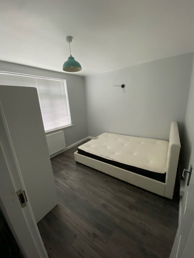 Double room - to rent Main Photo