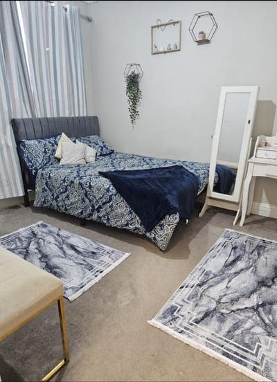 Double room in a family home  Main Photo