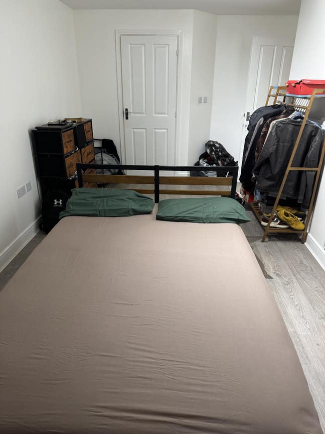 Room available in a 2 bedroom  , 2 bathroom flat  Main Photo