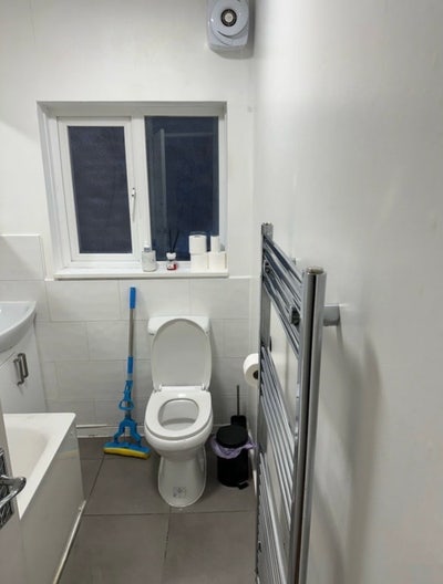 Double Room on High Street Main Photo
