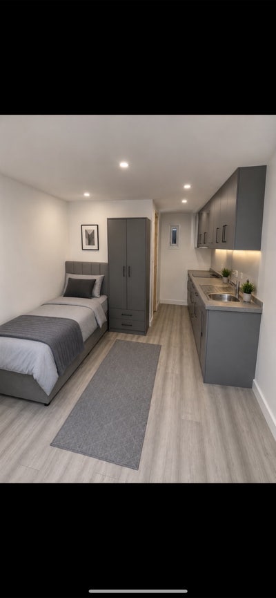 Studio Room For Rent Grays RM16 Main Photo