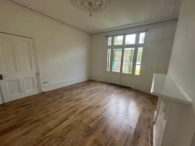 Well located 2 bed flat situated in London N8 Main Photo