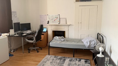 Looking for roommates  Main Photo