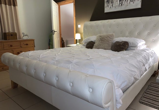 Double en-suite room rural Ballycastle Main Photo