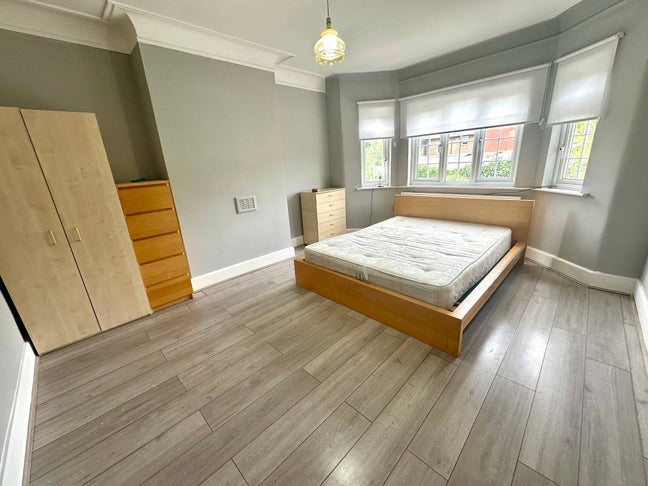Double Room in Wood Green  Main Photo