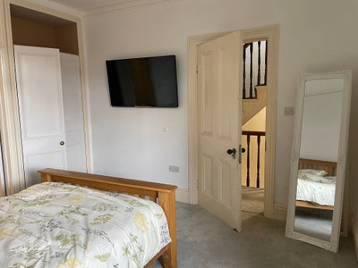 2 Rooms to let in large period property. Main Photo