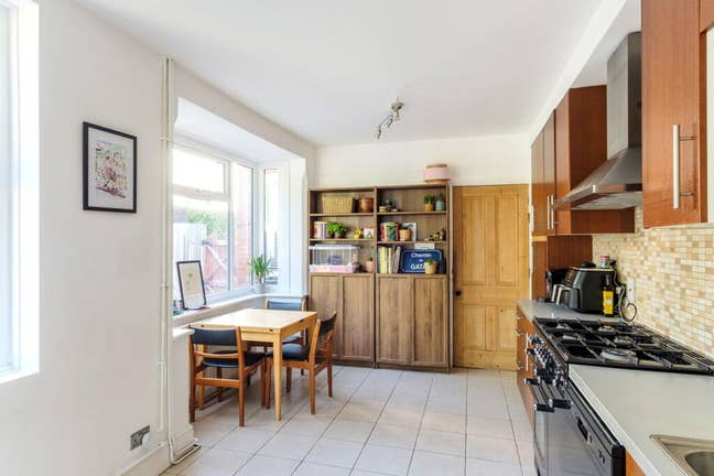Lovley Friendly Household seeks female lodger  Main Photo