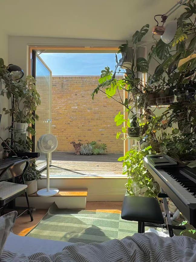 Ensuite Room + Huge Private Terrace N7 Main Photo