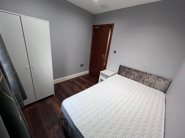 Double room for single individual bills included Main Photo
