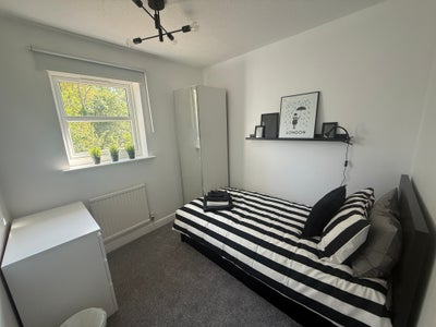 Single room in house share close to CMK Main Photo