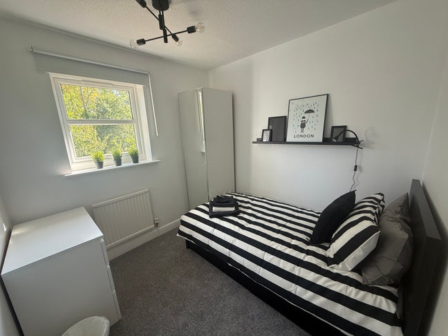 Single room in house share close to CMK Main Photo