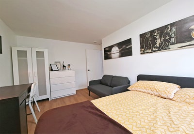 Large Double just 2min walk to Stratford Station! Main Photo