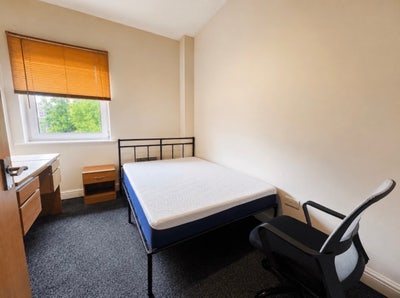 Single room available near Salford university  Main Photo