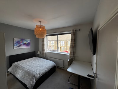 En-Suite Double Room with Private Bathroom Main Photo