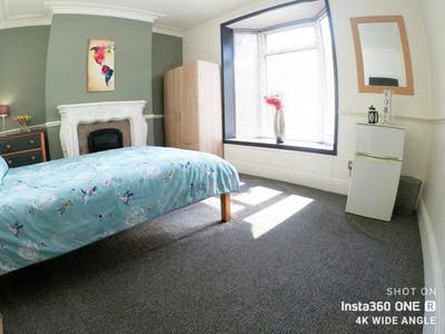 🌿 Peaceful Double Room with Great Amenities 📍  Main Photo