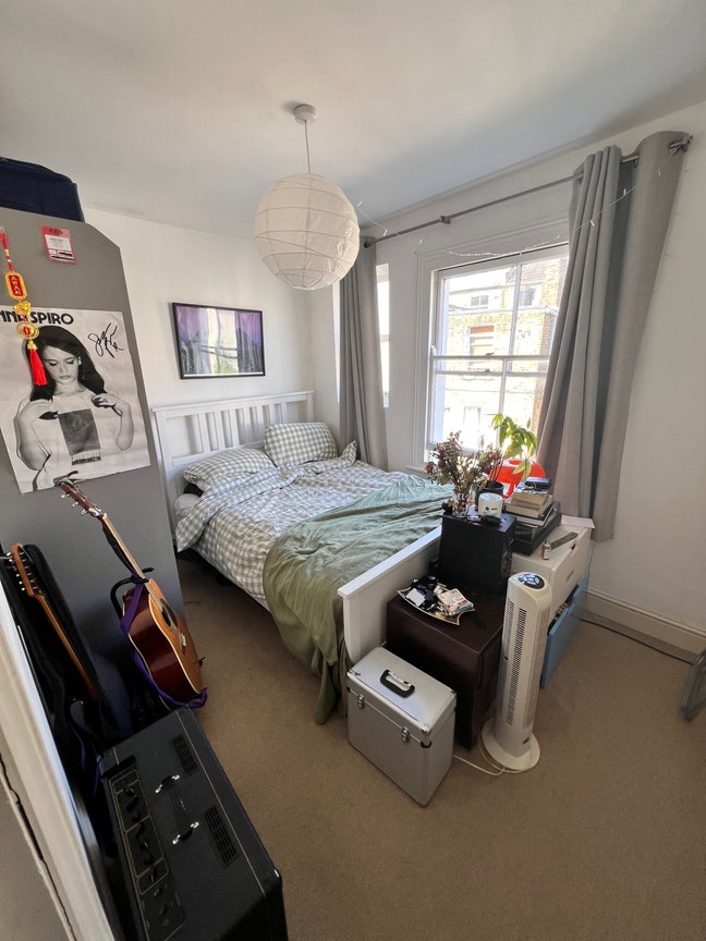 Beautiful Room in Queens Park Main Photo