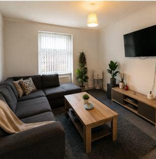 LS6 Hyde Park Room Available Now Main Photo