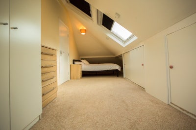 🚆 Large Double Room | 4 Min to Piccadilly Line Main Photo