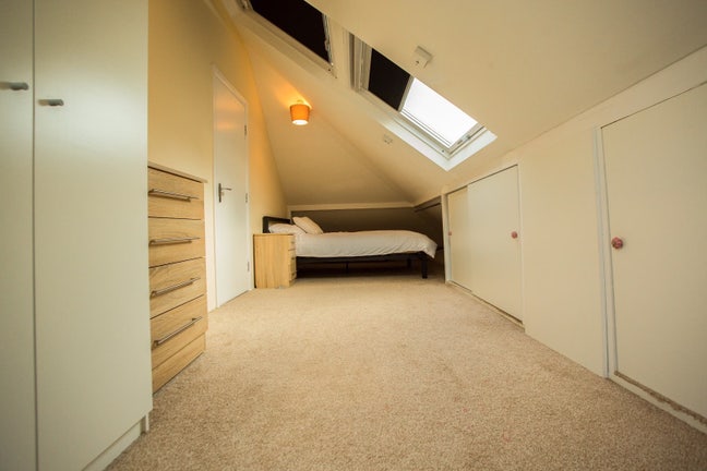 🚆 Large Double Room | 4 Min to Piccadilly Line Main Photo