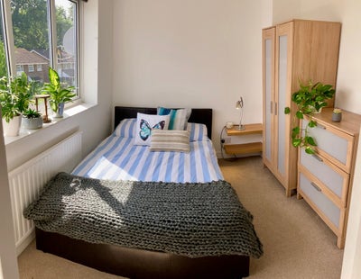 Professional House Share in Sandhurst Modern Rooms Main Photo