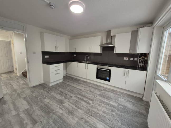 Fully Furnished Double Room: Heelands, MK (UC/PIP) Main Photo