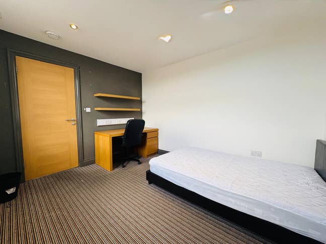 Room to Rent - All Bills inc - Monkwearmouth Main Photo