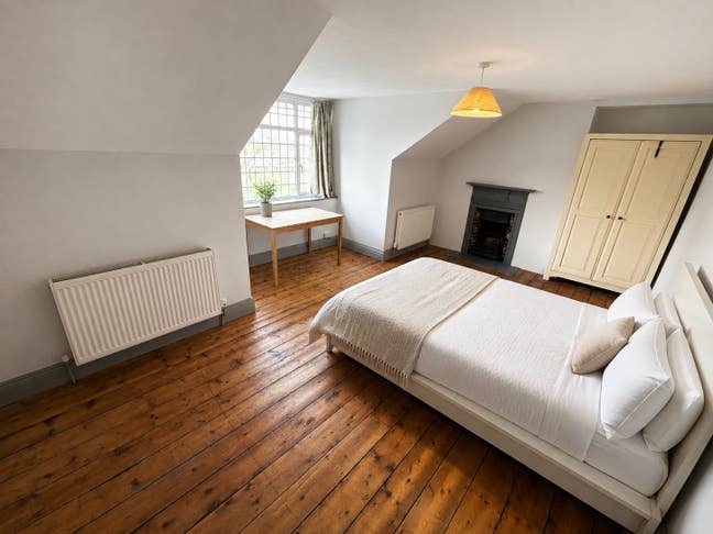 Professional | All Bills | Gloucester Road  Main Photo