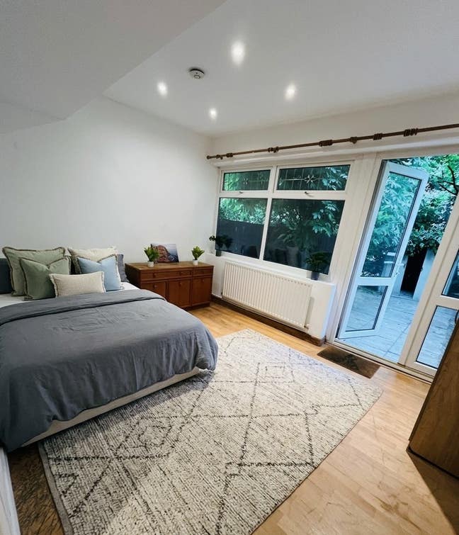 🏡 Spacious Double Room Available in Holloway Main Photo