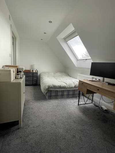 Lovely double bedroom + large en-suite wet room  Main Photo