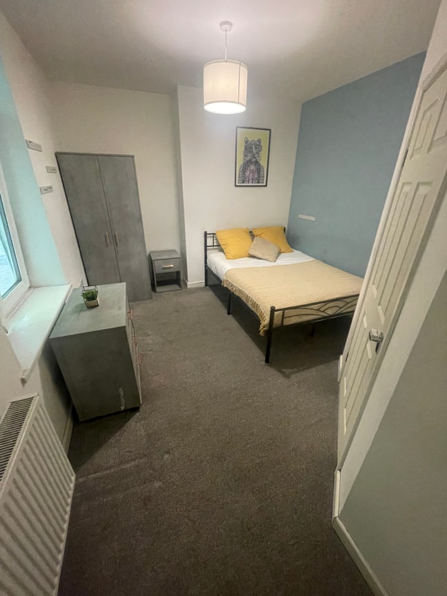 ** Best Ensuite Rooms in Rotherham ** Main Photo