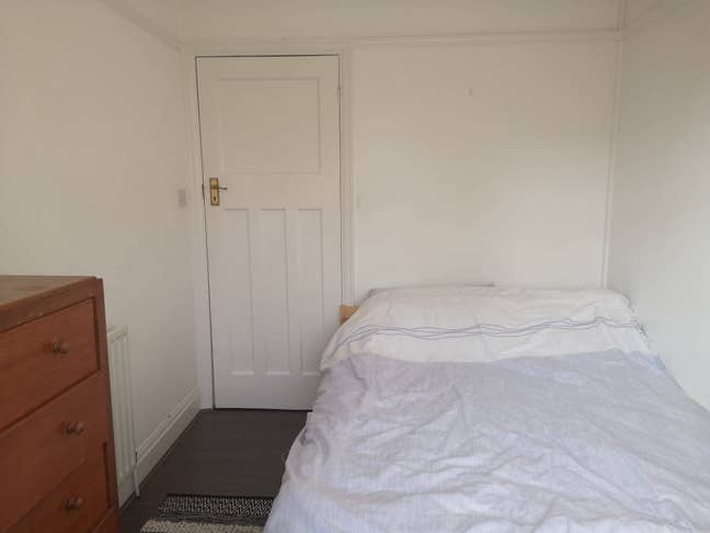 Unfurnished double room in superb location Main Photo
