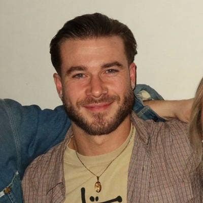 Hey, I'm a working professional, currently in... Main Photo