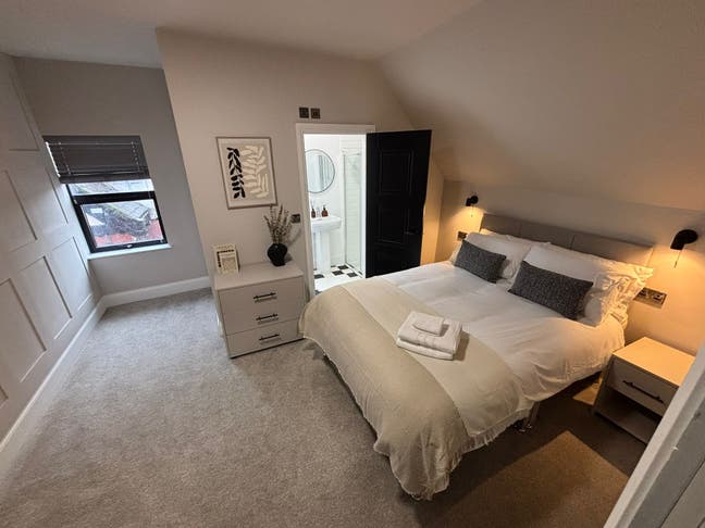 Stunning Ensuite Rooms Near Tameside Hospital  Main Photo