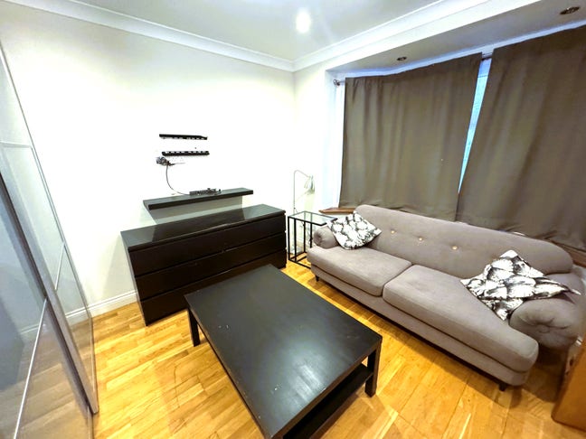 Large Double Room with Private Bathroom &pound;800 Pcm Main Photo
