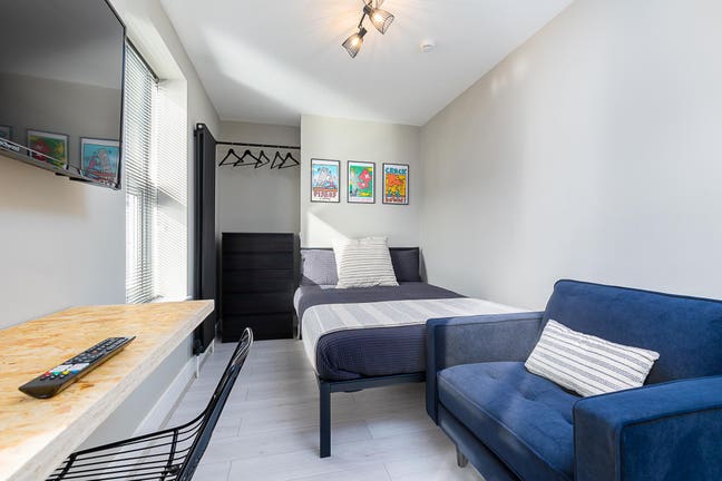 Luxury Studio Room with Private Kitchen & Ensuite  Main Photo
