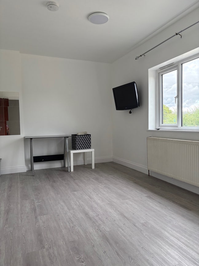 *LOVELY 2/3 Bedrooms Apartment in Willesden Green  Main Photo