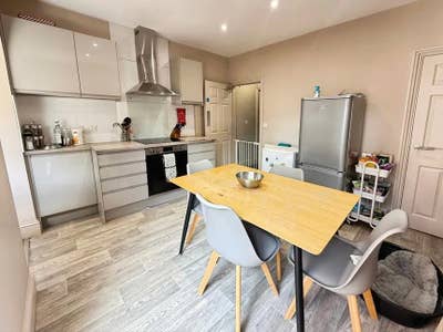 Spacious Double Room Available – All Bills Include Main Photo