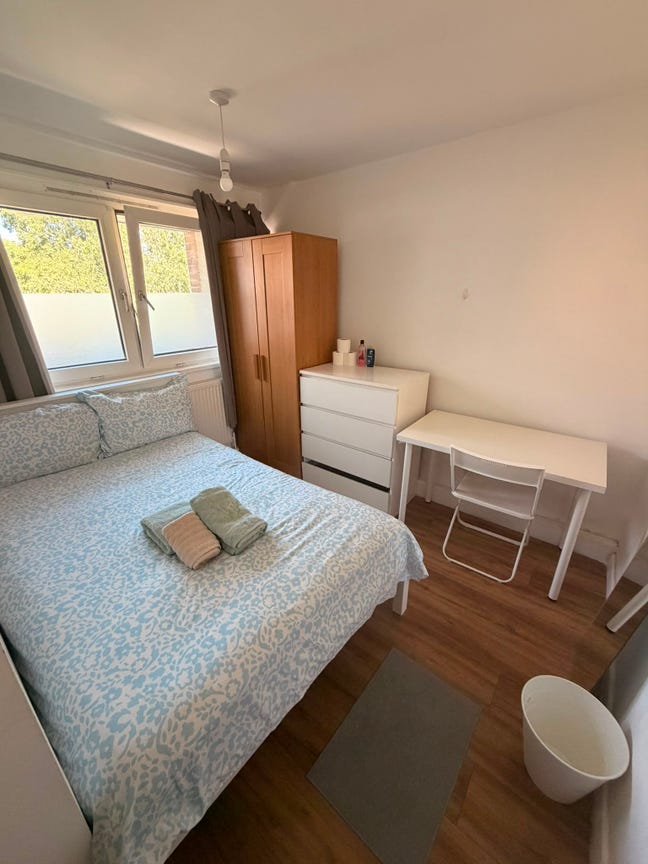 2  Rooms in East Putney available to move NOW Main Photo