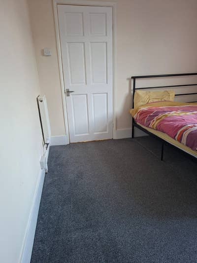 Two Rooms Available — 10 Min Walk to Bromley High  Main Photo