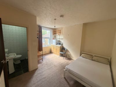 Large Room in Central Romford Main Photo