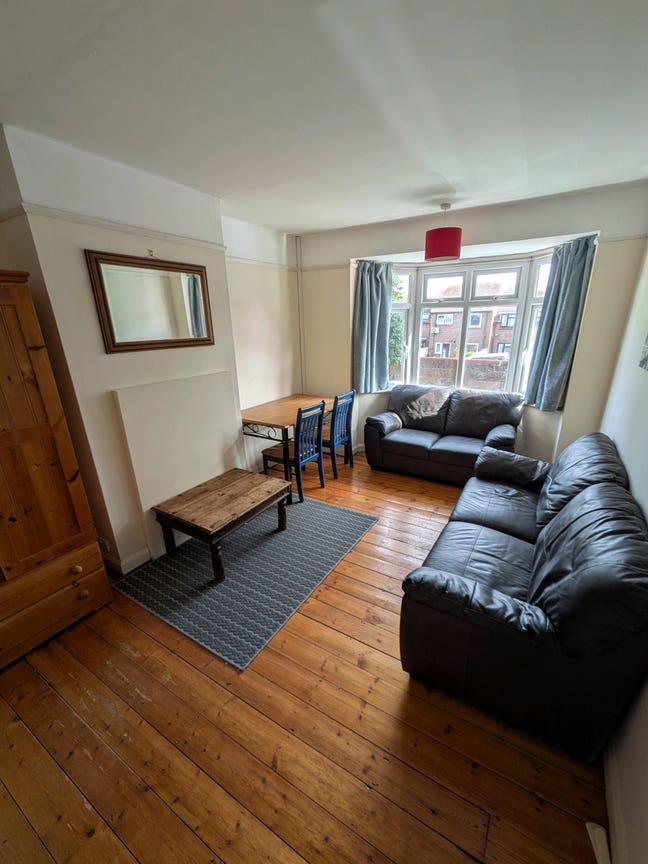 Double room and adjoining private living room Main Photo
