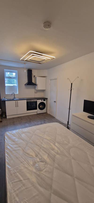 Modern Studio Flat | Newly Refurbished Main Photo