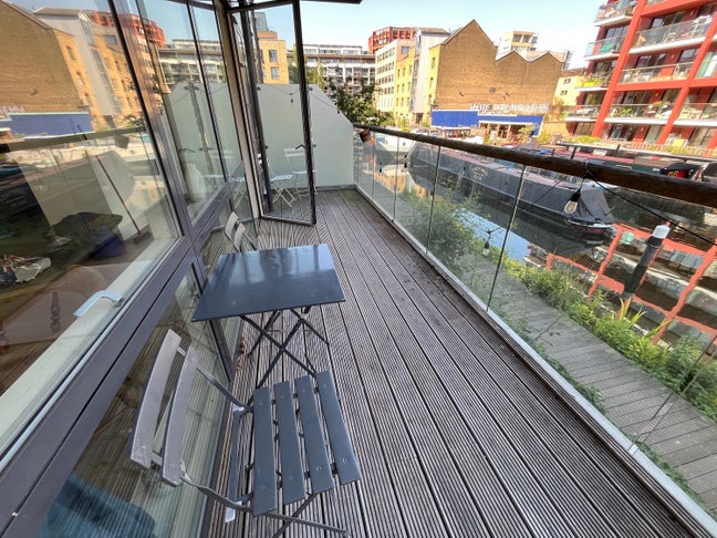 3 bed canalside apartment in N1. Looking to share. Main Photo