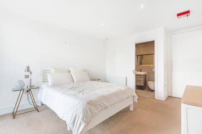 🔥 Huge en-suite double + private balcony | bills  Main Photo