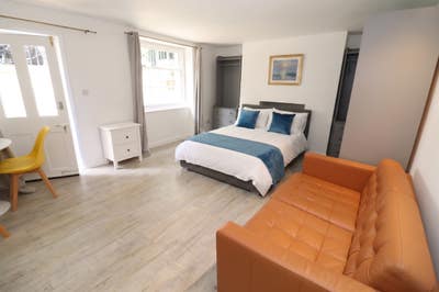 ⚡400 Sq Ft Studio with Private Garden!⚡ Main Photo