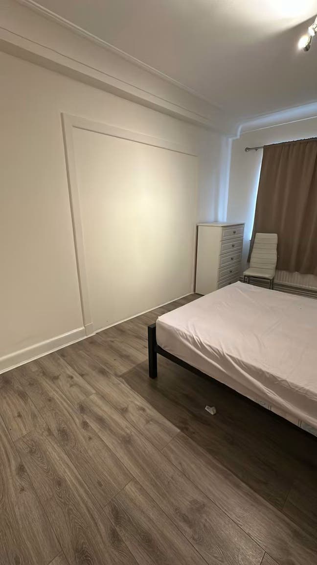 2 Rooms 5 minutes walk from station Middlesex uni Main Photo
