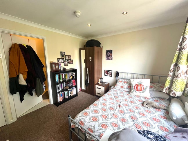 Furnished Double Room - Bills Included  Main Photo