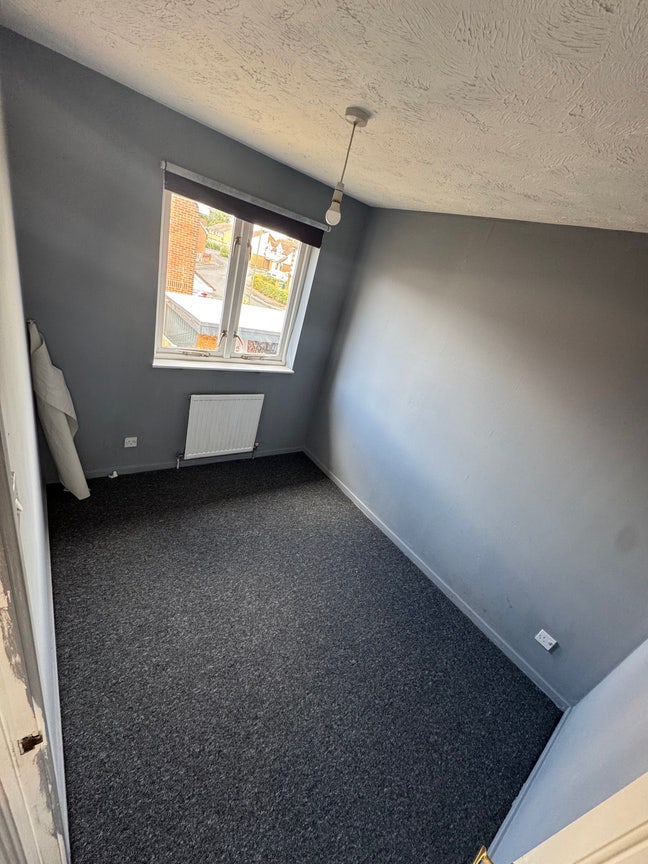 Unfurnished Room Main Photo