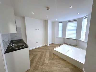 Professional 1 Bed Flat and Studio available Main Photo