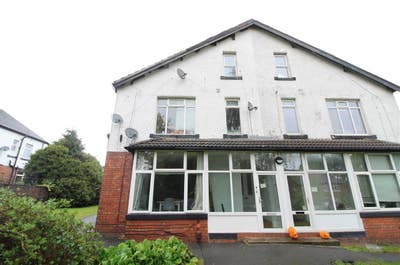 Furnished Flat In Kirkstall  Main Photo